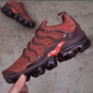 ✔️ New✔️ NIKE burnt orange Air Vapormax Plus
